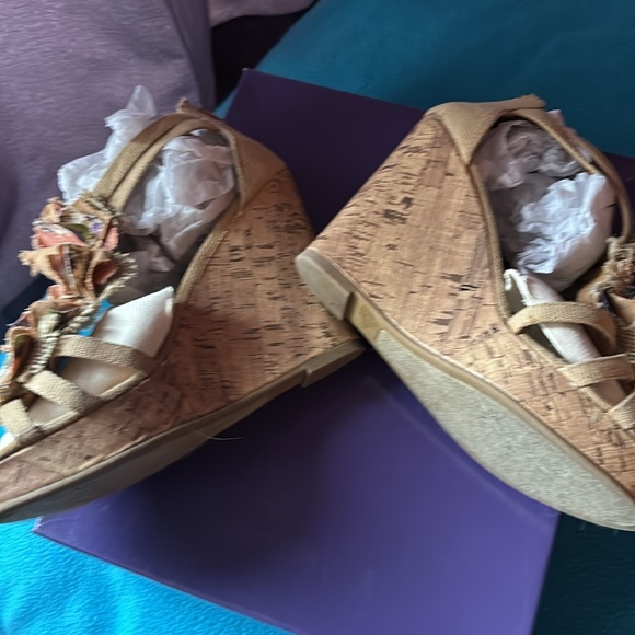 Madden girl wedge 7.5 - Picture 3 of 5